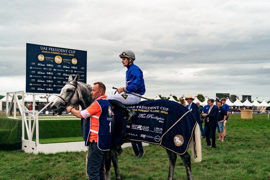 Christophe Soumillon met RB Kingmaker in de UAE President Cup