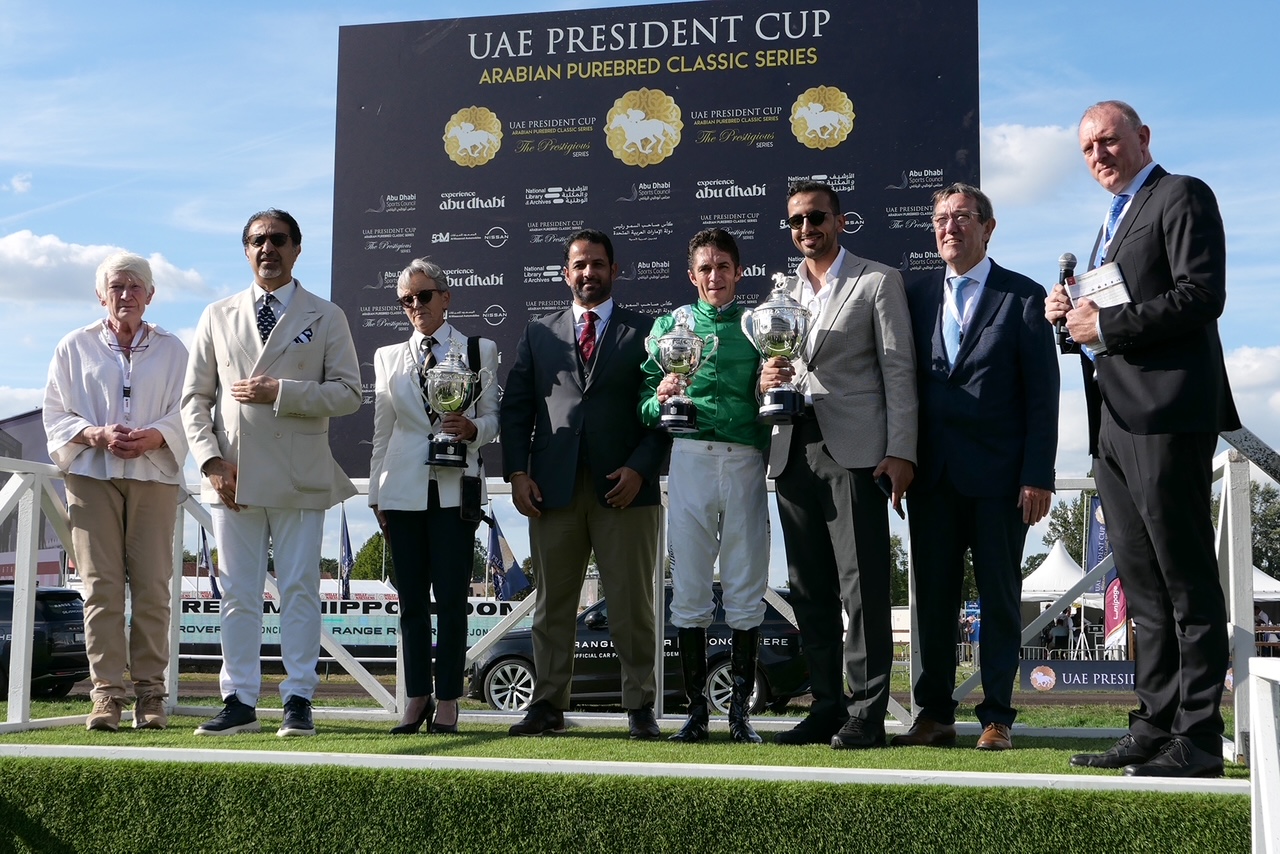 Christophe Soumillon op het podium van de UAE President Cup